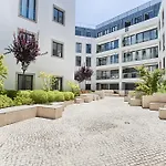Bmyguest - Prestige Palace Apartment